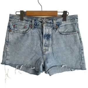 Levis Wedgie Straight Light Wash Frayed Hem Button Fly Jean Shorts Size 28